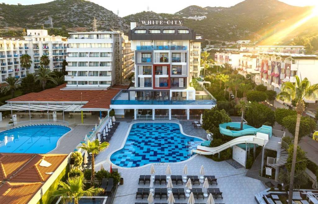 WHITE CITY BEACH (tikai pieaugušajiem, 16+) 4★