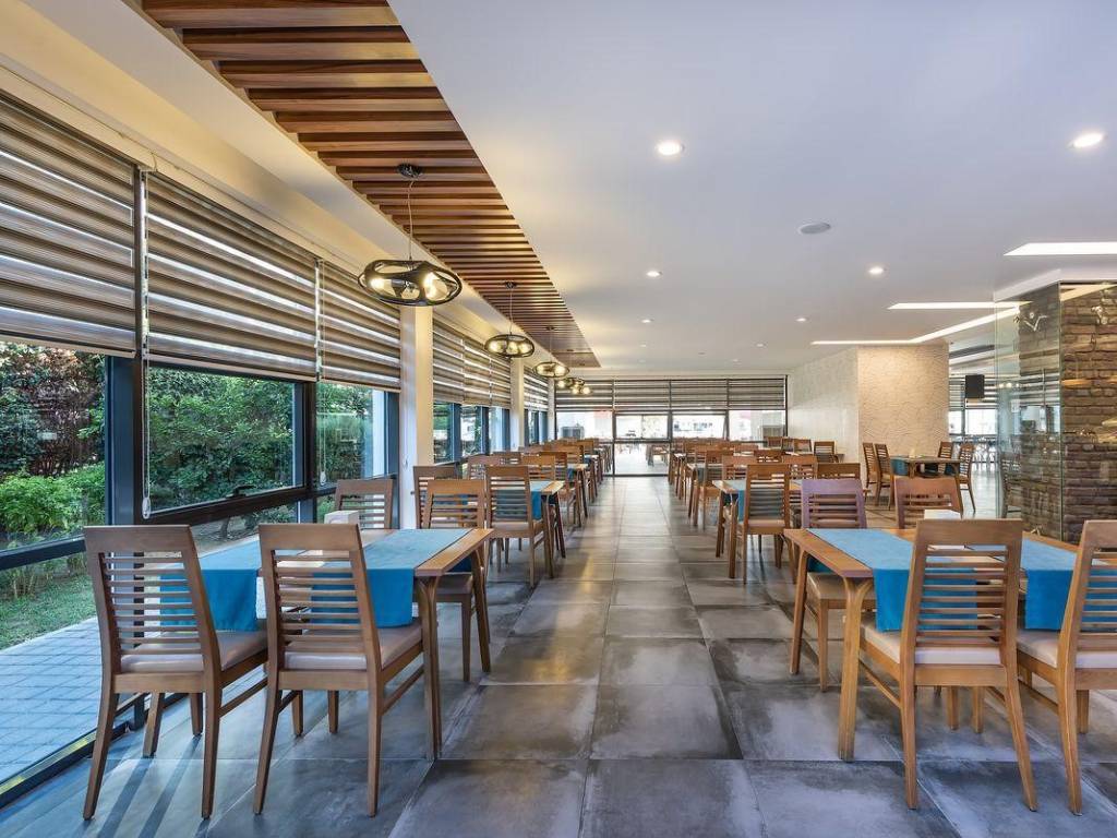 WHITE CITY BEACH (tikai pieaugušajiem, 16+) 4★