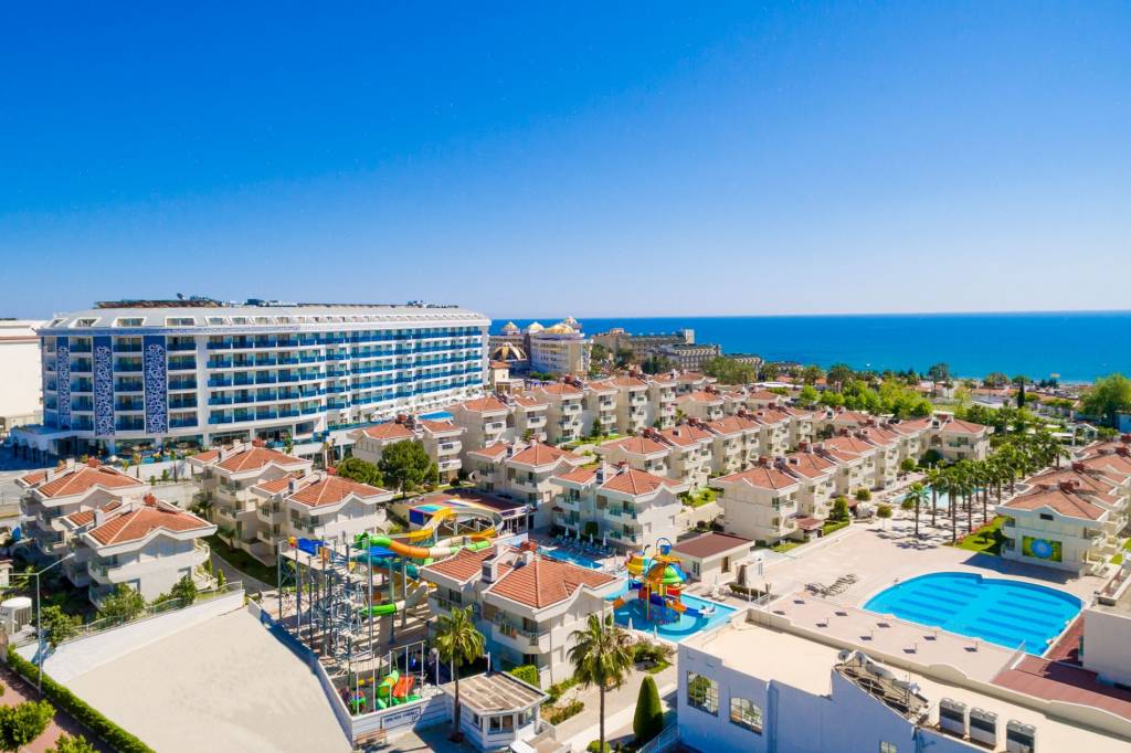 DREAM WORLD HILL RESORT & SPA 5★