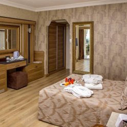 LAUR HOTEL EXPERIENCE & LAUR HOTELS ELEGANCE 5★