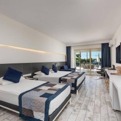 WHITE CITY BEACH  (tikai pieaugušajiem, 16+) 4★