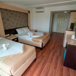 APERION BEACH HOTEL 3★