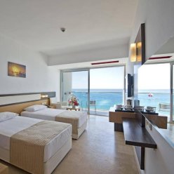 YALIHAN UNA HOTEL 4★