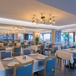 FLORIA BEACH HOTEL 4★