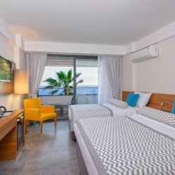 FLORIA BEACH HOTEL 4★