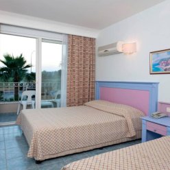 HOLIDAY LINE BEACH 3★