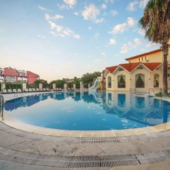 LARISSA INN HOTEL 3★ 