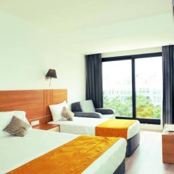 RAMONA HOTEL LARA 3 ★