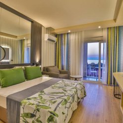 CRYSTAL LAND OF PARADISE 5★