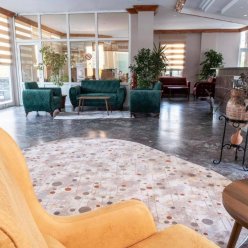 SIDE SPRING HOTEL 3★