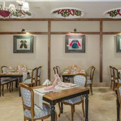 SIDE CROWN CHARM PALACE 5★