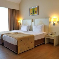 CRYSTAL ADMIRAL RESORT SUITES & SPA 5★