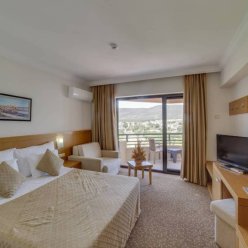 THE HOLIDAY RESORT 4★