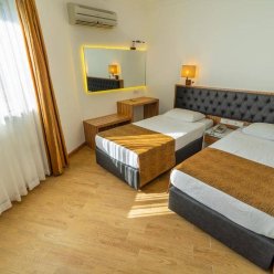 KLEOPATRA CELINE 3★