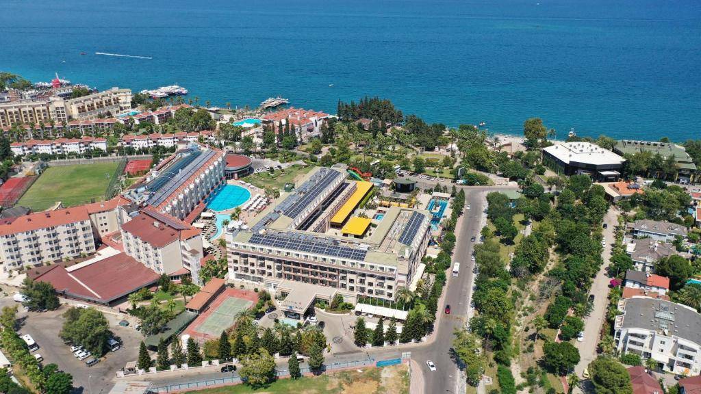 CRYSTAL DE LUXE RESORT & SPA 5★