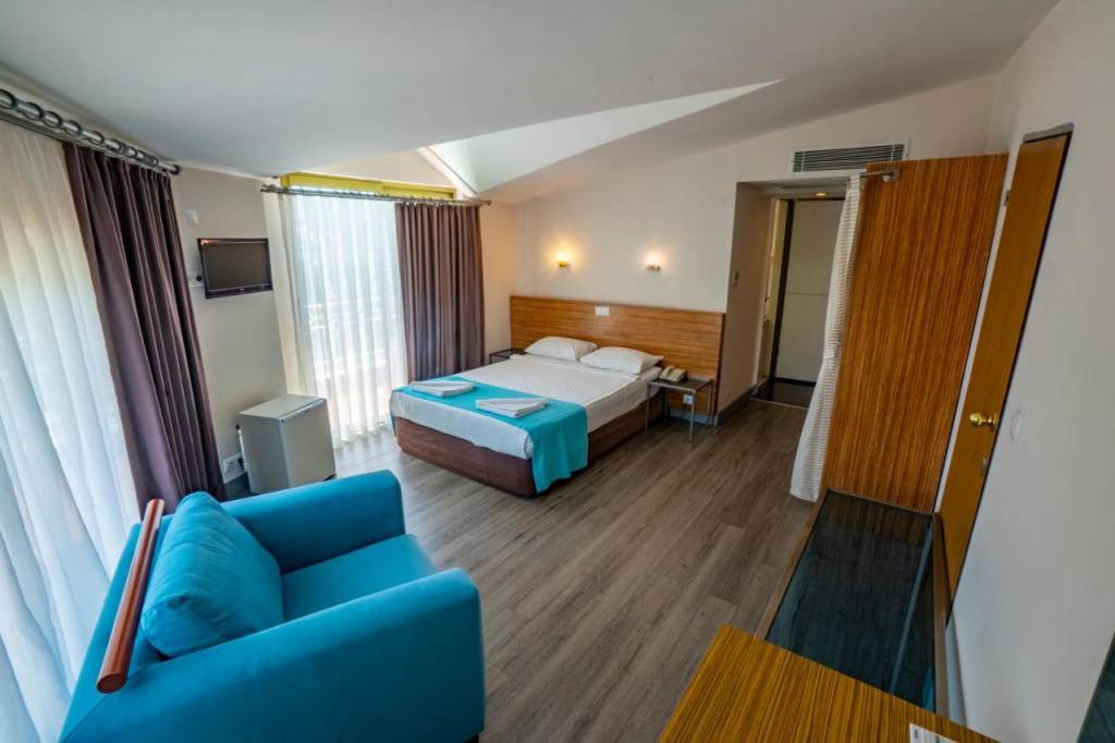 TU CASA GELIDONYA 4★