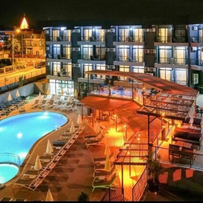 CLOVER MAGIC PARK SIDE HOTEL 3★