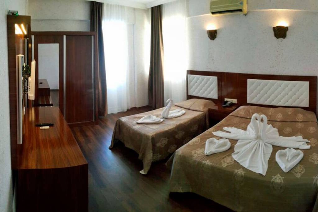 CLUB BAYAR BEACH HOTEL 4★