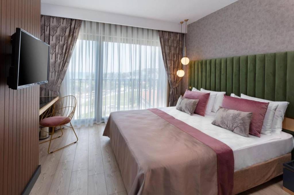 THE RAGA SIDE (tikai pieaugušajiem, 16+) 5★