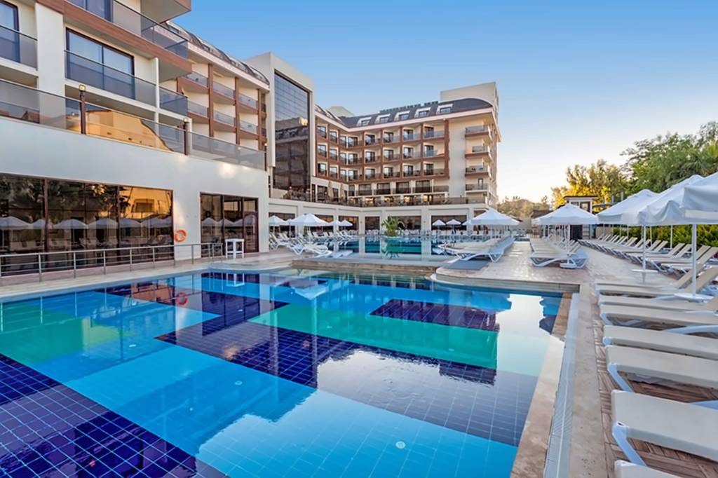 GLAMOUR RESORT & SPA 5★