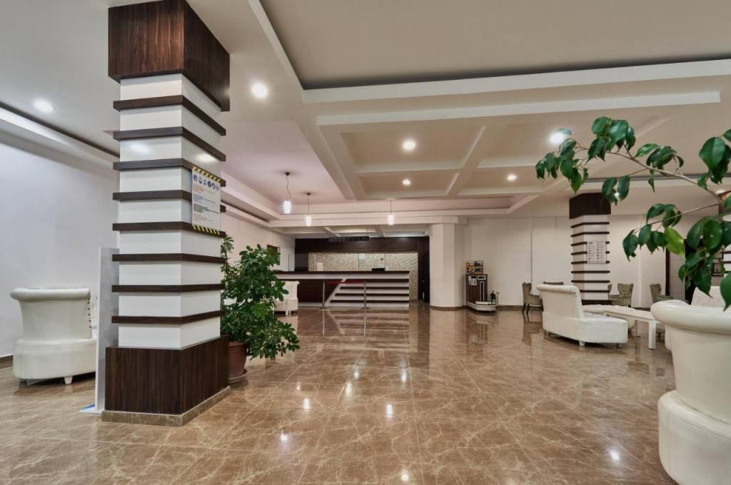 MAYA GOLF HOTEL 4★