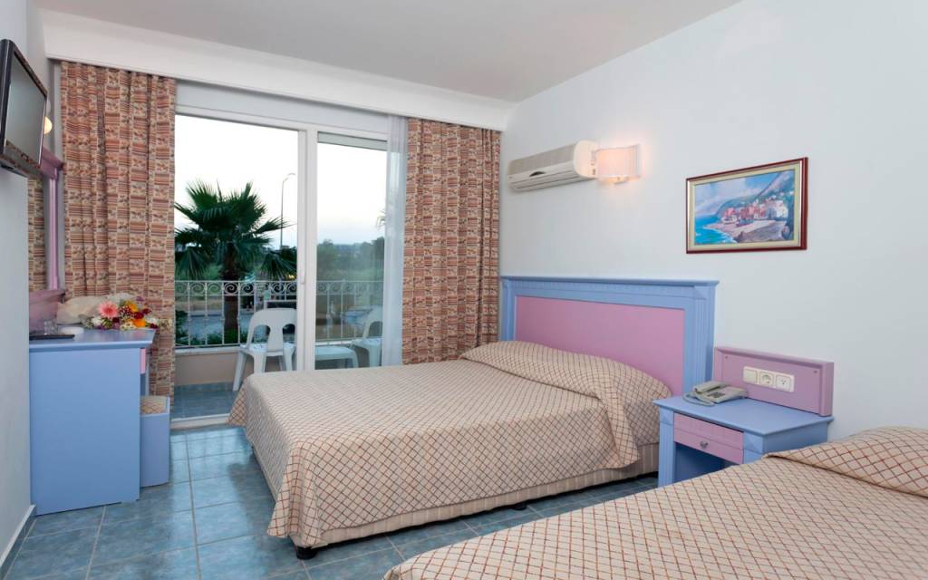 HOLIDAY LINE BEACH 3★