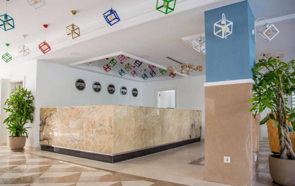 CRYSTAL CLUB WORLD OF COLOURS 4★