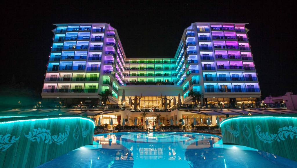 AZURA DELUXE RESORT & SPA 5★