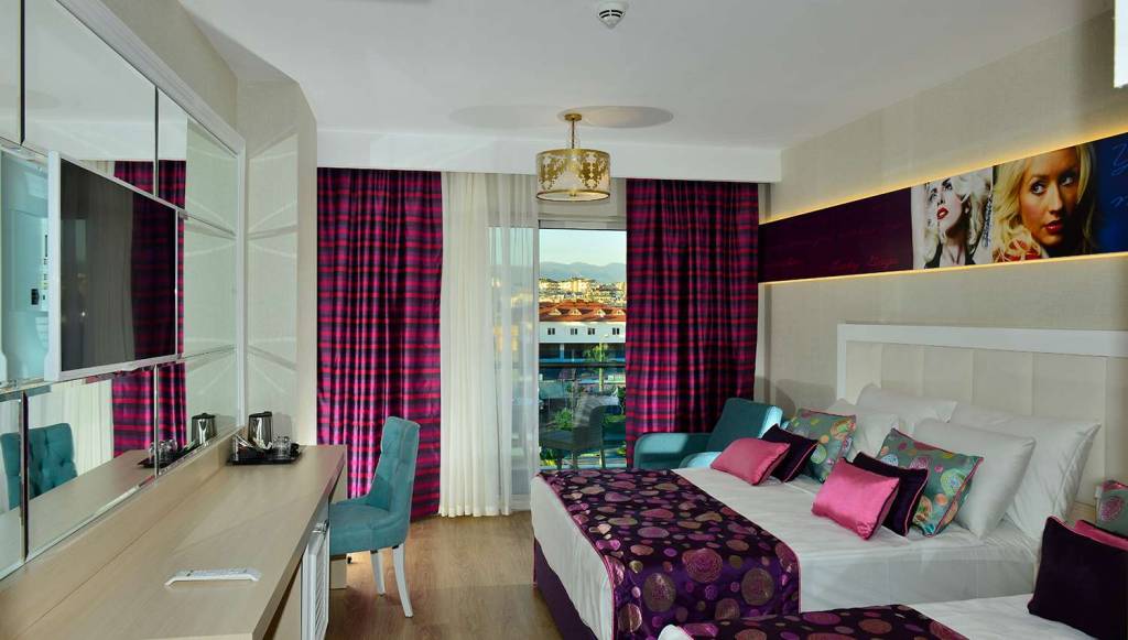 AZURA DELUXE RESORT & SPA 5★