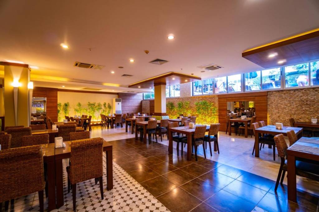 AMBASSADOR PLAZA HOTEL KEMER 4★