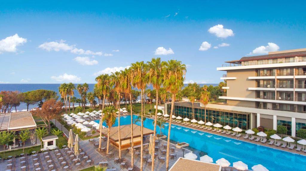 ACANTHUS & CENNET BARUT COLLECTION 5★