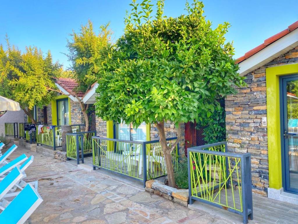 LEDA BEACH HOTEL 3★