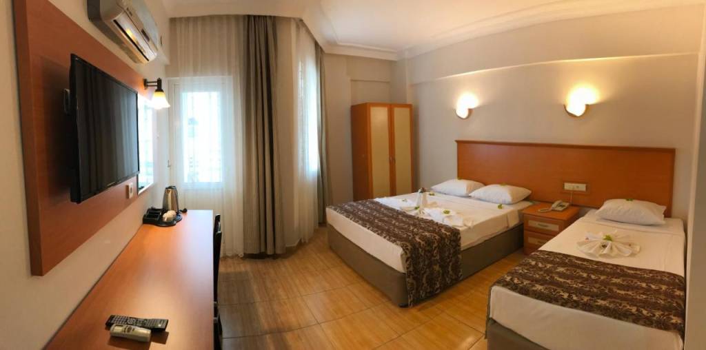 PARK MARINA HOTEL 3★