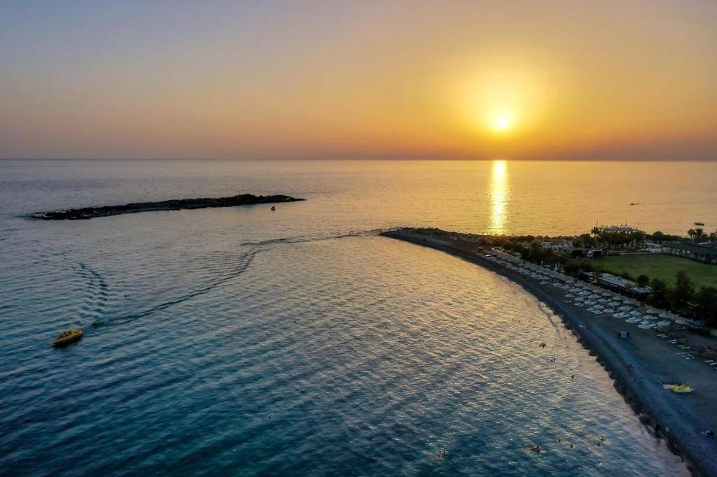 THE MARILIS HILL RESORT 5★