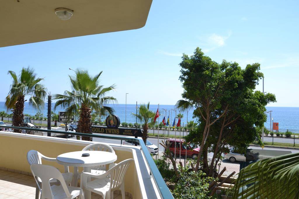 GOLD TWINS FAMILY BEACH 3 ★