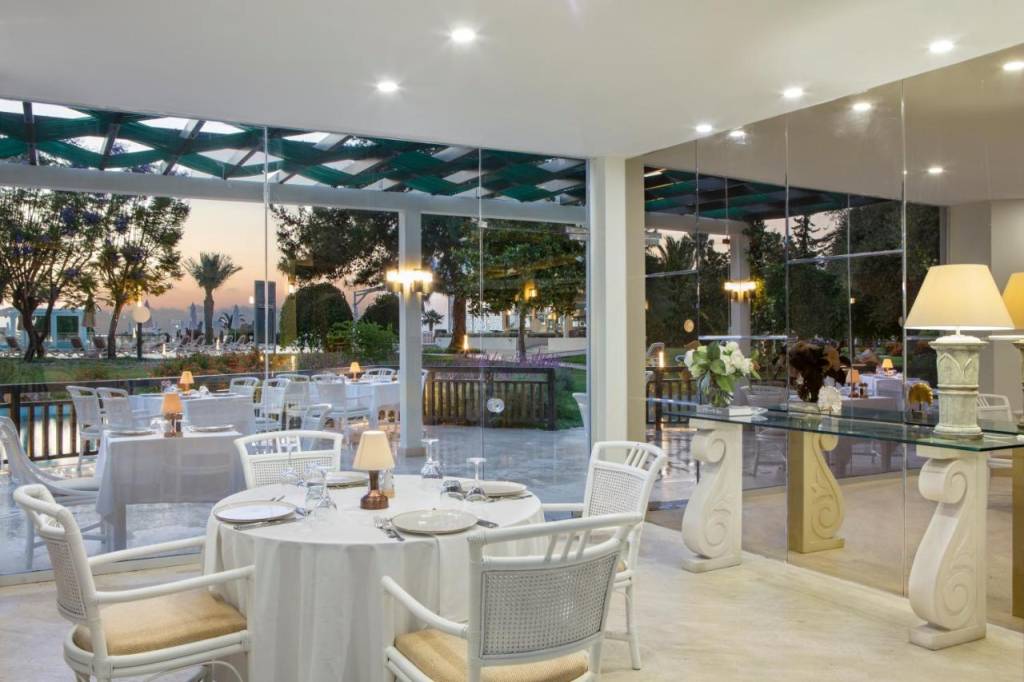 MIRAGE PARK RESORT 5★