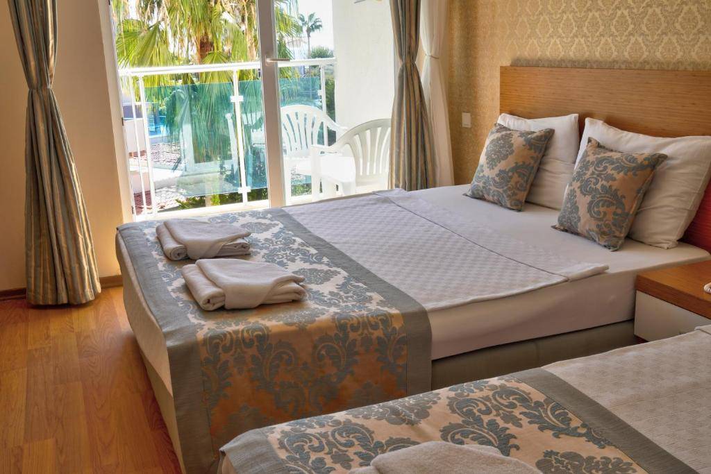 BLUE FISH HOTEL 4★