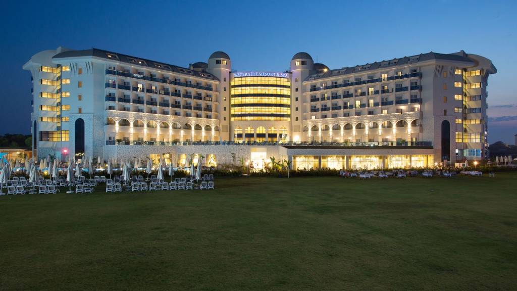 WATER SIDE RESORT & SPA 5★