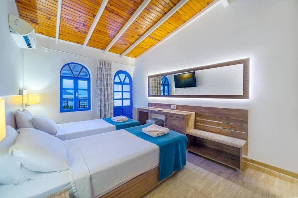 LA FINCA MARINA HOTEL 4★