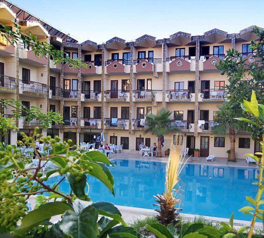 CLUB HERAKLES HOTEL 3★