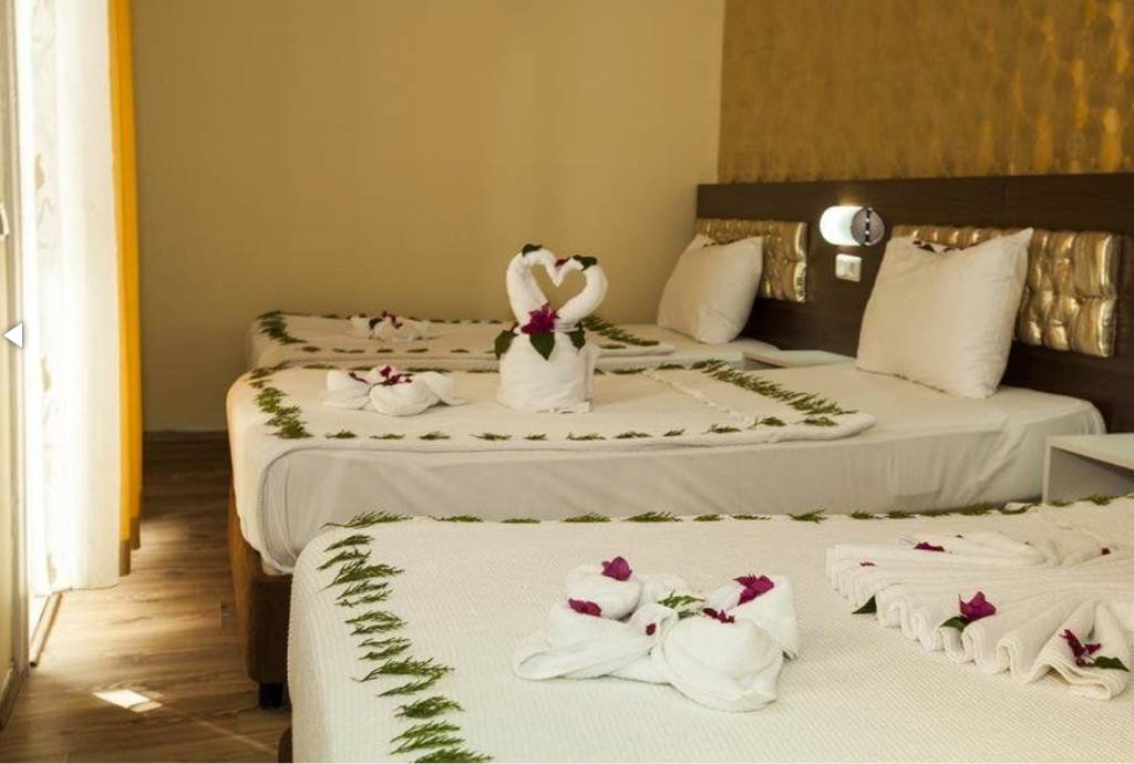 CLUB HERAKLES HOTEL 3★