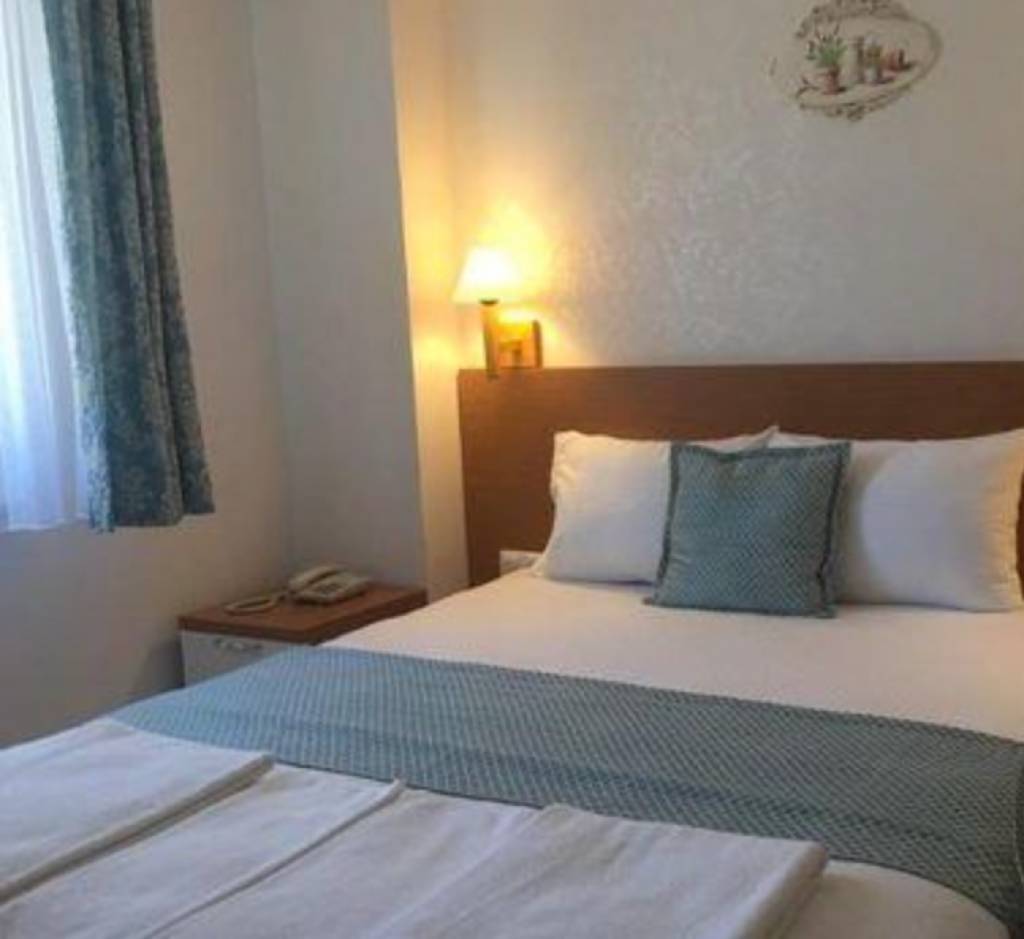 CLUB HERAKLES HOTEL 3★