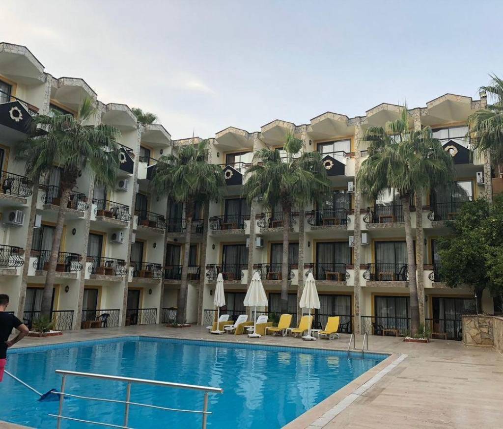 CLUB HERAKLES HOTEL 3★