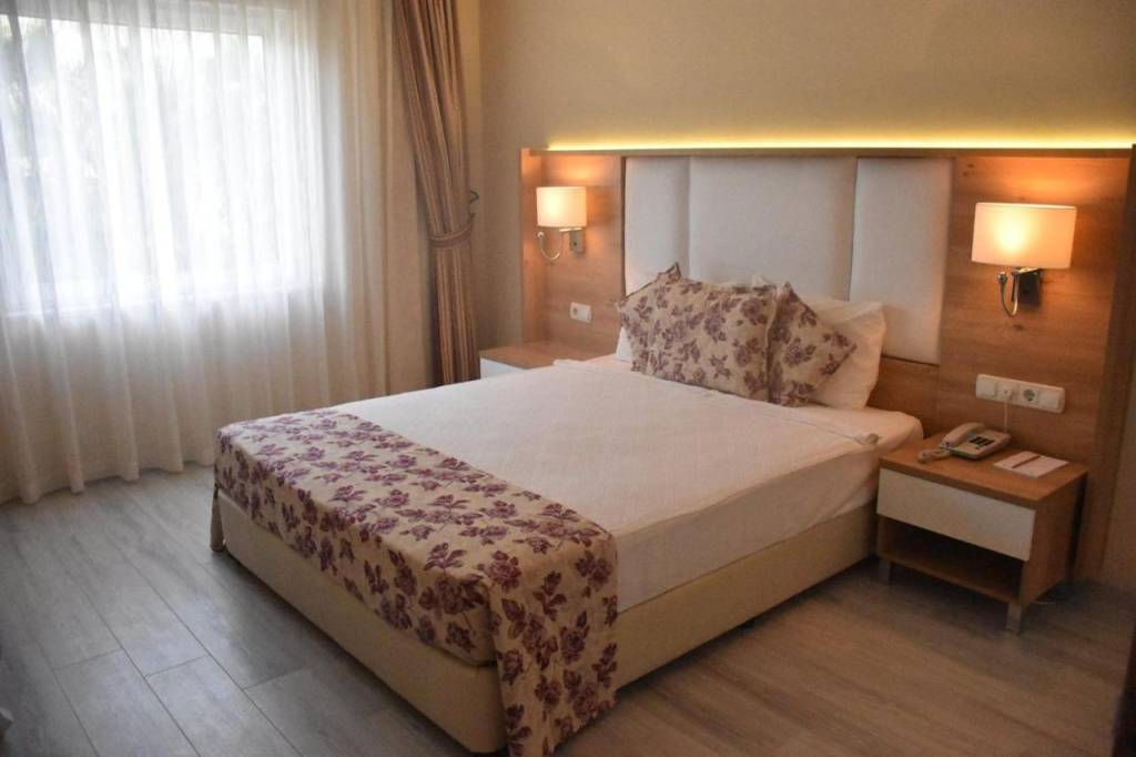 ROYAL GARDEN BEACH HOTEL 5★