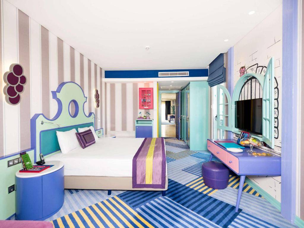 THE LAND OF LEGENDS KINGDOM HOTEL 5★