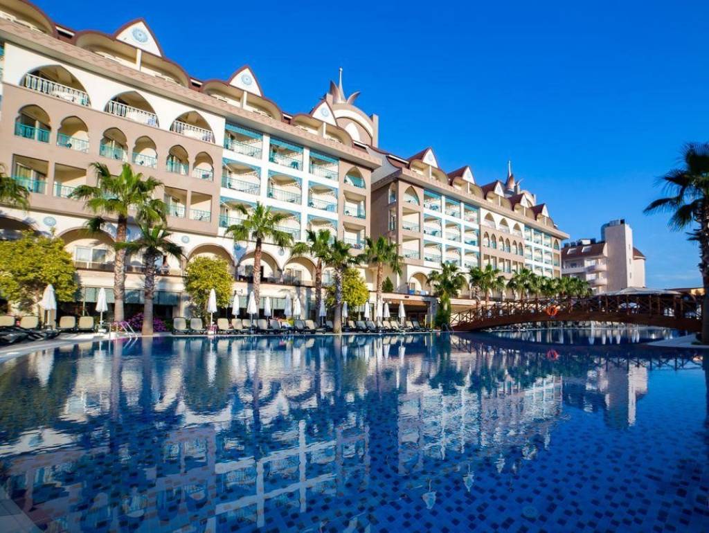 SIDE CROWN CHARM PALACE 5★