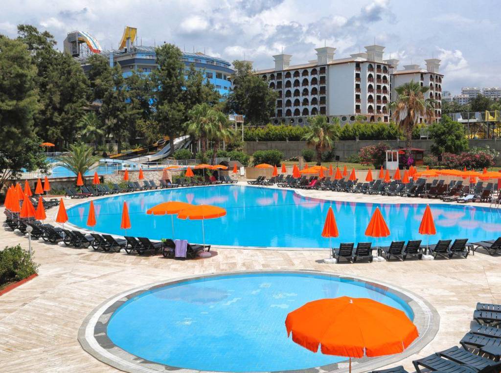 BAYAR GARDEN HOLIDAY VILLAGE 4★-_