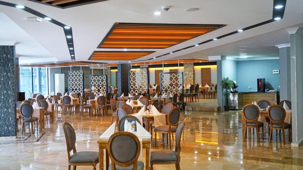 CLOVER MAGIC PARK SIDE HOTEL 3★