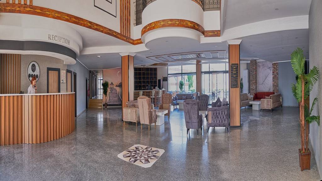 CLOVER MAGIC PARK SIDE HOTEL 3★