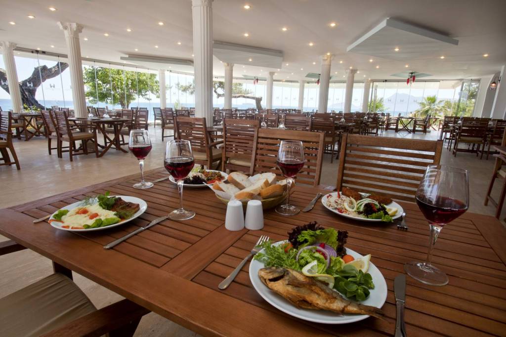 BEACH CLUB PINARA 4★